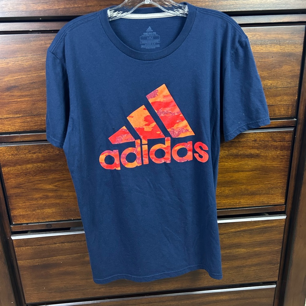 Men’s Adidas shirt size M